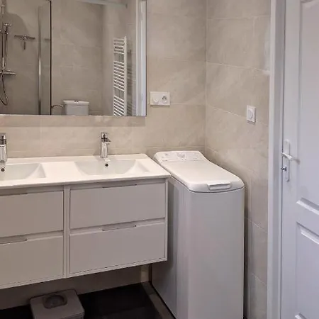 Maison Blanche En Cote De Nacre * Mathieu