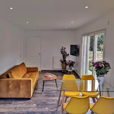 Maison Blanche En Cote De Nacre