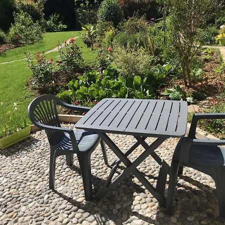 Maison Blanche En Cote De Nacre