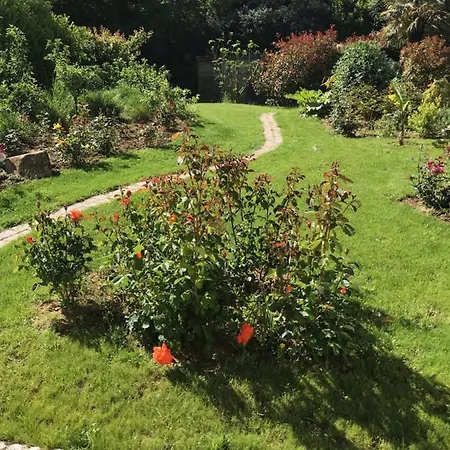 Maison Blanche En Cote De Nacre