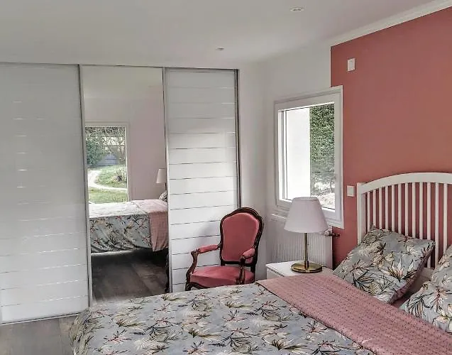 Maison Blanche En Cote De Nacre * Mathieu