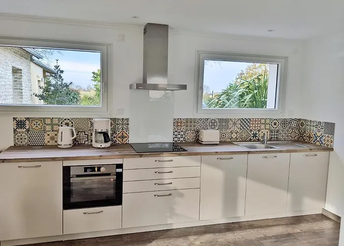 Maison Blanche En Cote De Nacre * Mathieu