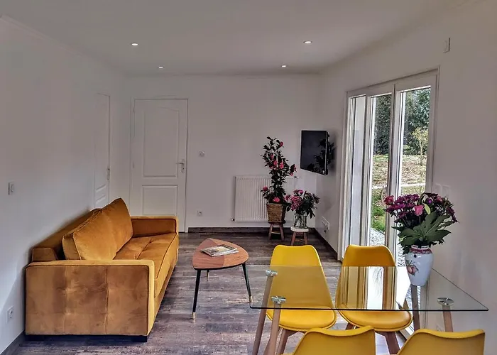 Maison Blanche En Cote De Nacre