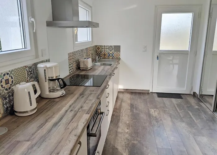 Maison Blanche En Cote De Nacre Nyaraló Mathieu