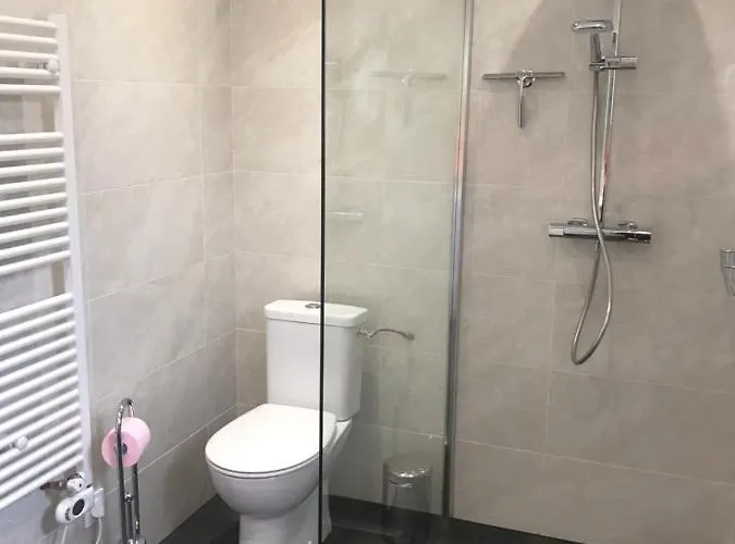 Maison Blanche En Cote De Nacre *