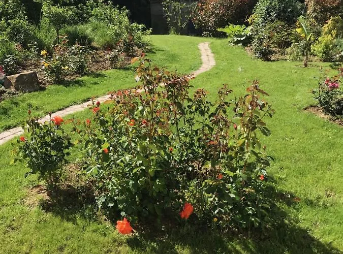 Maison Blanche En Cote De Nacre