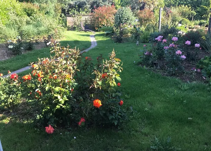 Maison Blanche En Cote De Nacre * Mathieu